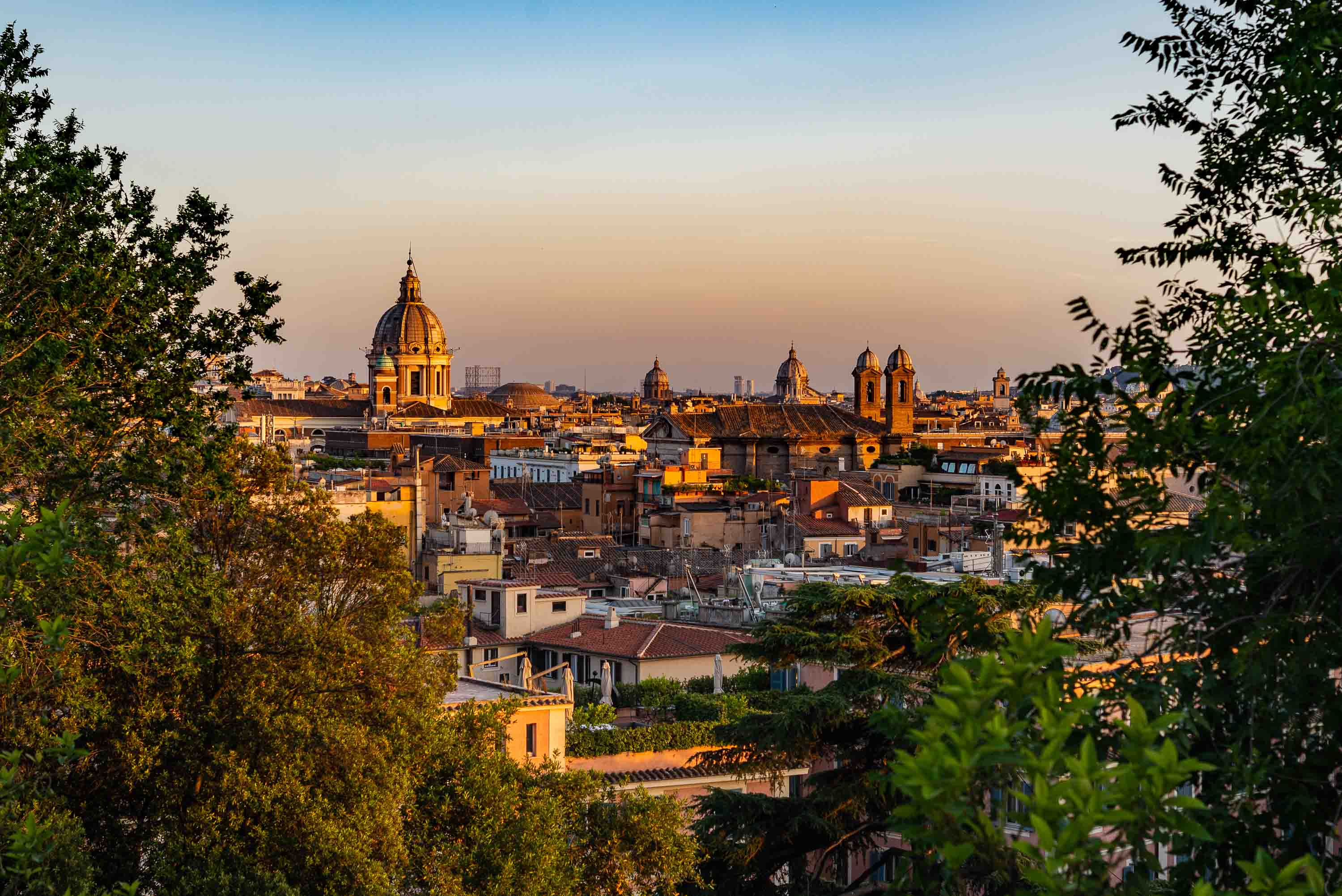 Atardecer sobre los techos de Roma.